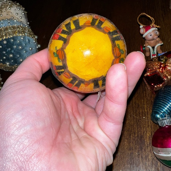 Vintage Set Of 7 Various Holiday Christmas Ornaments - Picture 15 of 16